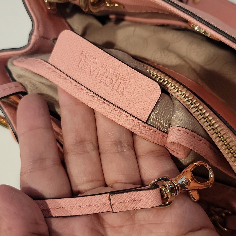 New and Authentic  Michael Kors bag - Picture 14 of 14